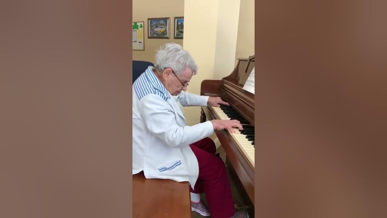 Tiene 95 años y vive con demencia—Entonces comienza la música y todos terminan llorando